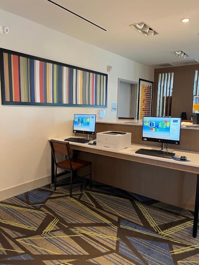 Holiday Inn Express & Suites - Ukiah By Ihg Bagian luar foto