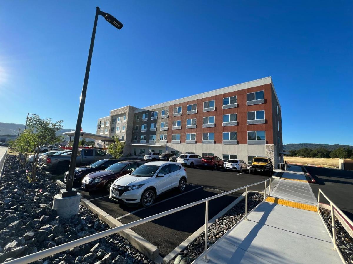 Holiday Inn Express & Suites - Ukiah By Ihg Bagian luar foto
