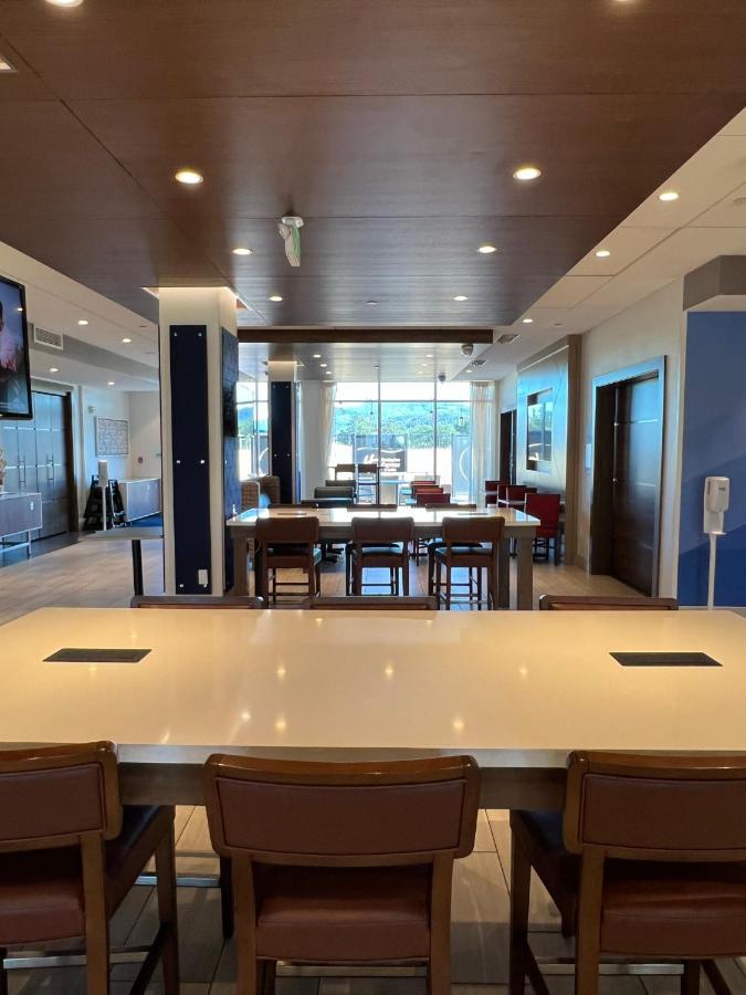 Holiday Inn Express & Suites - Ukiah By Ihg Bagian luar foto