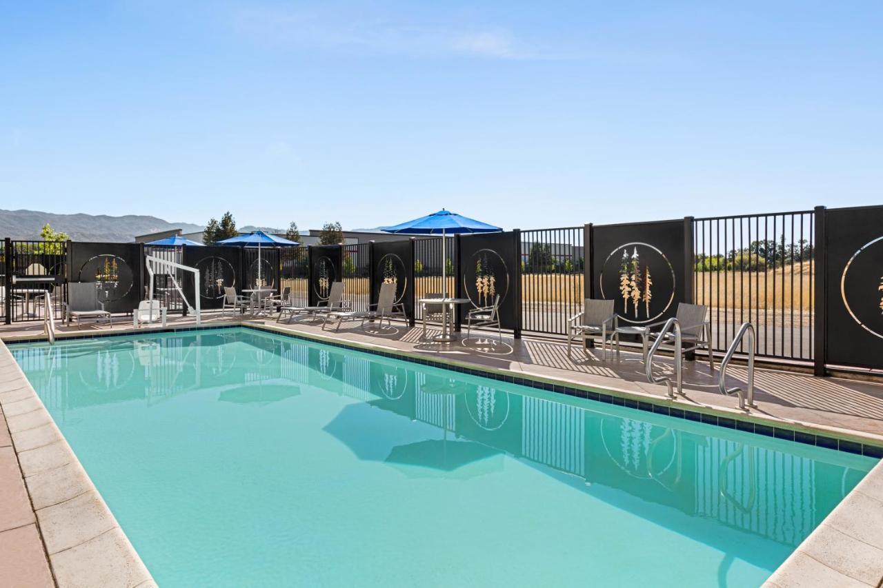 Holiday Inn Express & Suites - Ukiah By Ihg Bagian luar foto