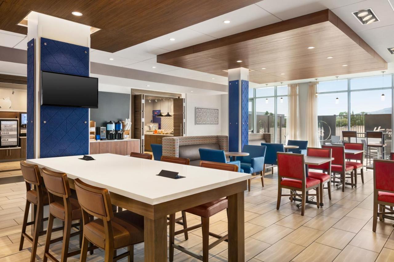 Holiday Inn Express & Suites - Ukiah By Ihg Bagian luar foto