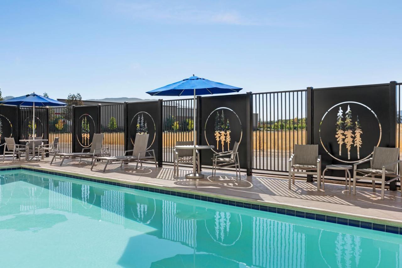 Holiday Inn Express & Suites - Ukiah By Ihg Bagian luar foto