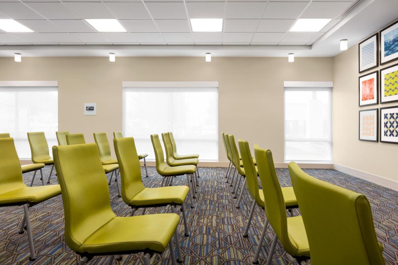 Holiday Inn Express & Suites - Ukiah By Ihg Bagian luar foto